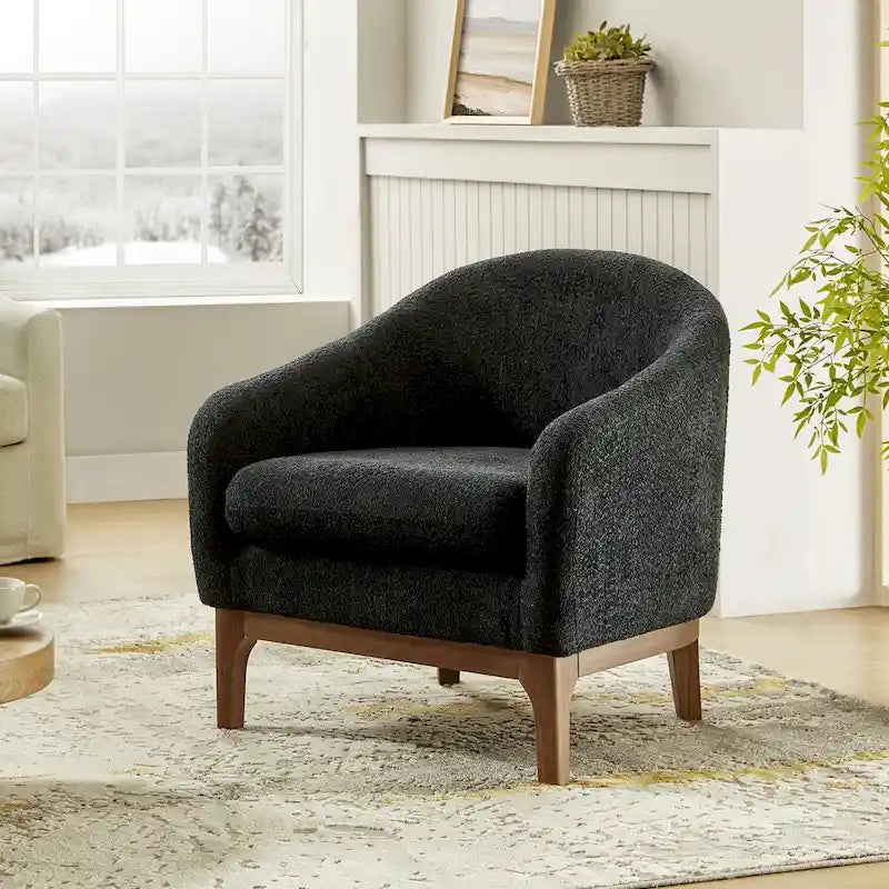 Poltrona a botte Augus Modern Boucle con gambe in legno massello di HULALA HOME