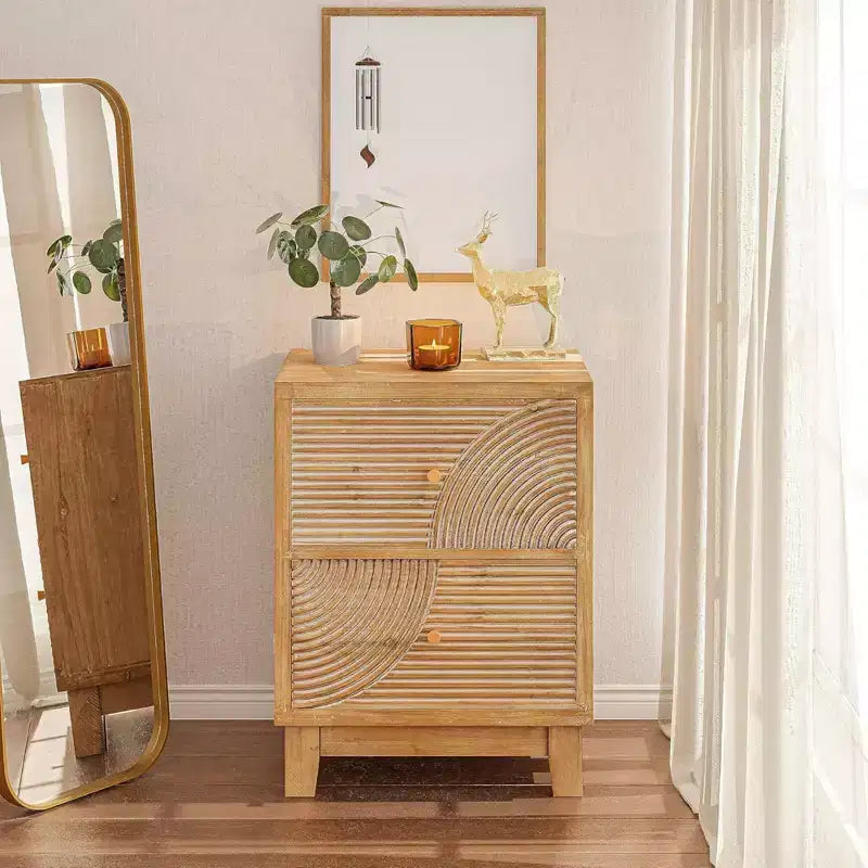 Comodino a 2 cassetti stile rustico con motivo ad anelli in legno intagliato a mano, comodino bohémien di metà secolo per camere da letto, legno naturale