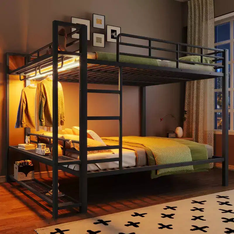 Letto a Castello in Metallo a Grandezza Naturale con Strisce Luminose a LED (7 Colori), Ripiani Aperti e Ganci
