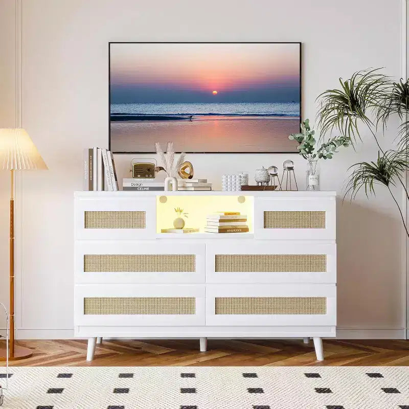 Comò moderno in rattan, comò LED con stazione di ricarica, cassettiere e comò in legno a 6 cassetti, mobile TV per armadio