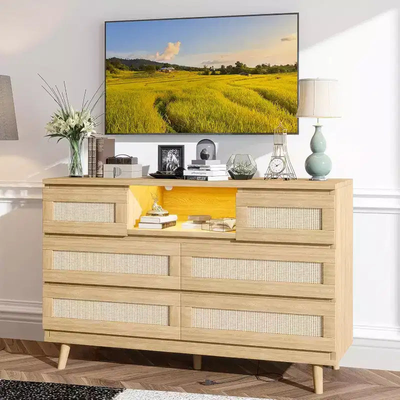 Comò moderno in rattan, comò LED con stazione di ricarica, cassettiere e comò in legno a 6 cassetti, mobile TV per armadio