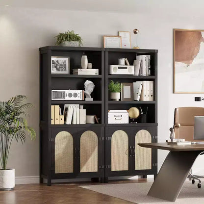 Libreria a colonna da 178 cm con ante in rattan, 3 ripiani aperti e armadietto, Libreria in legno nero per soggiorno, ufficio e camera da letto
