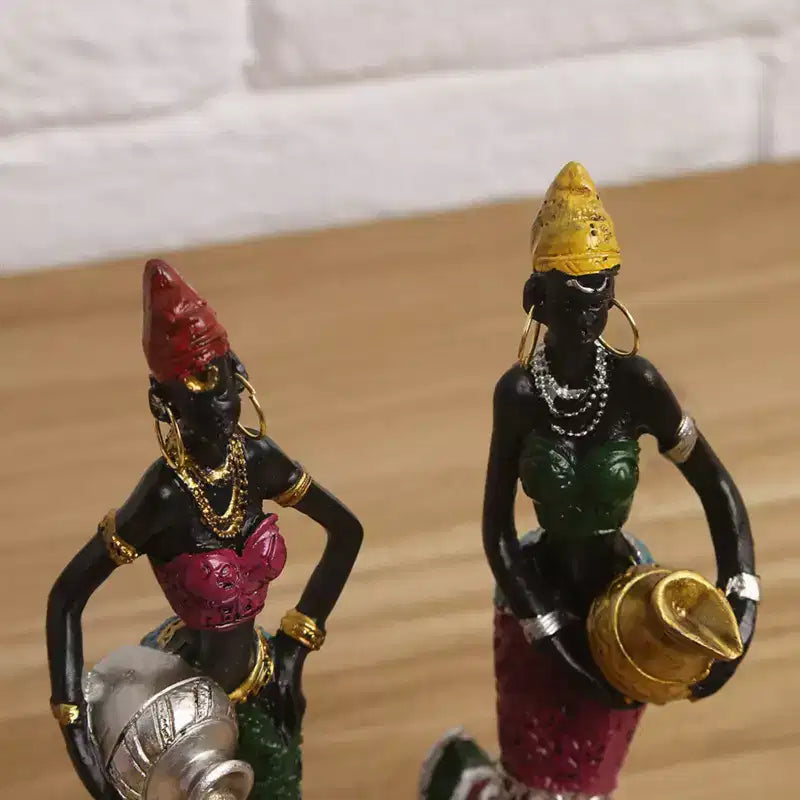 Statuetta Esotica di Donna Africana in Resina 16,5cm Scultura Artigianale in Abiti Floreali con Vaso Dorato