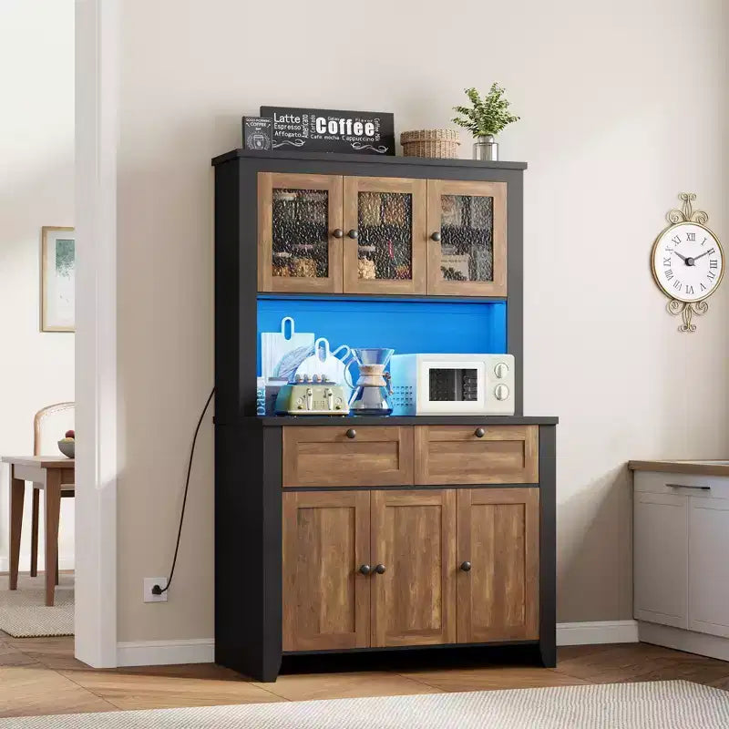 Dispensa alta con stazione di ricarica, mobile contenitore moderno per cucina con piano di lavoro, cassetti e ripiani regolabili