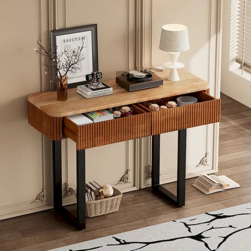 Consolle da ingresso moderna in legno massello con design a coste e contenitore