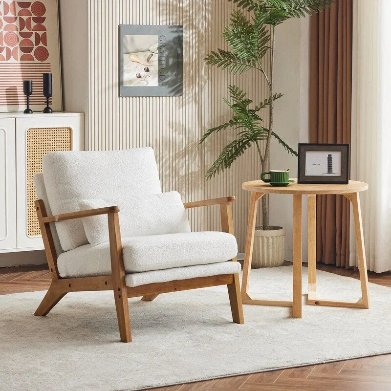 Poltrona d'accento rivestita in misto lino con gambe in legno e un cuscino, beige