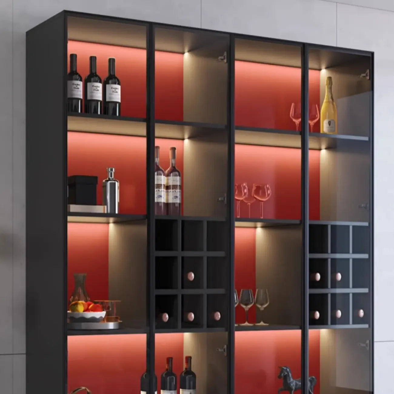 Mobile portabottiglie minimalista in legno nero con anta in vetro