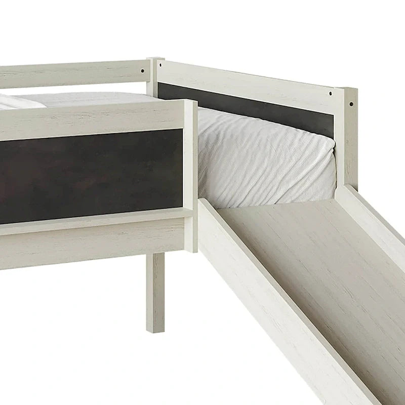 Letto a soppalco basso classico singolo CraftPorch con lavagna, scivolo e scaletta