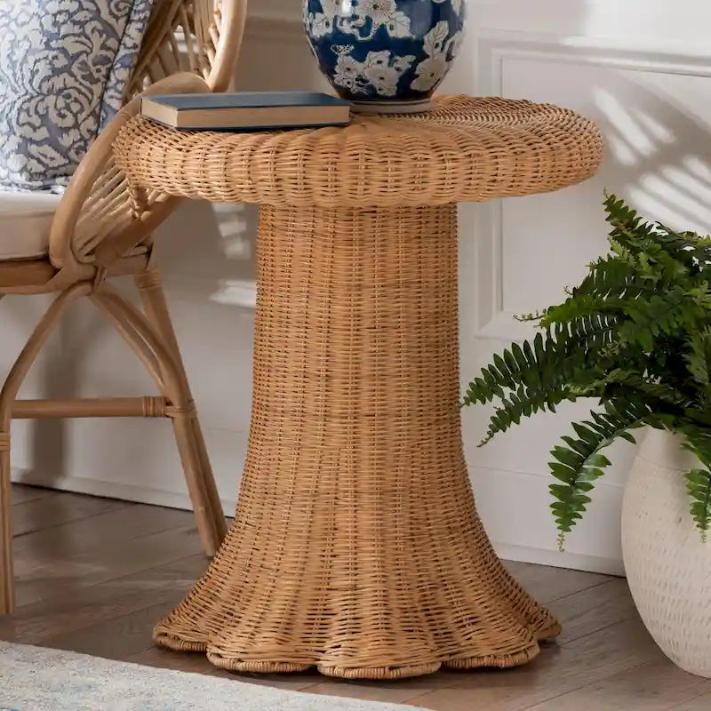 Tavolino in rattan naturale Avalon Scallop - Tavolino in vimini intrecciato a mano con base a gonna, stile costiero per soggiorno o corridoio
