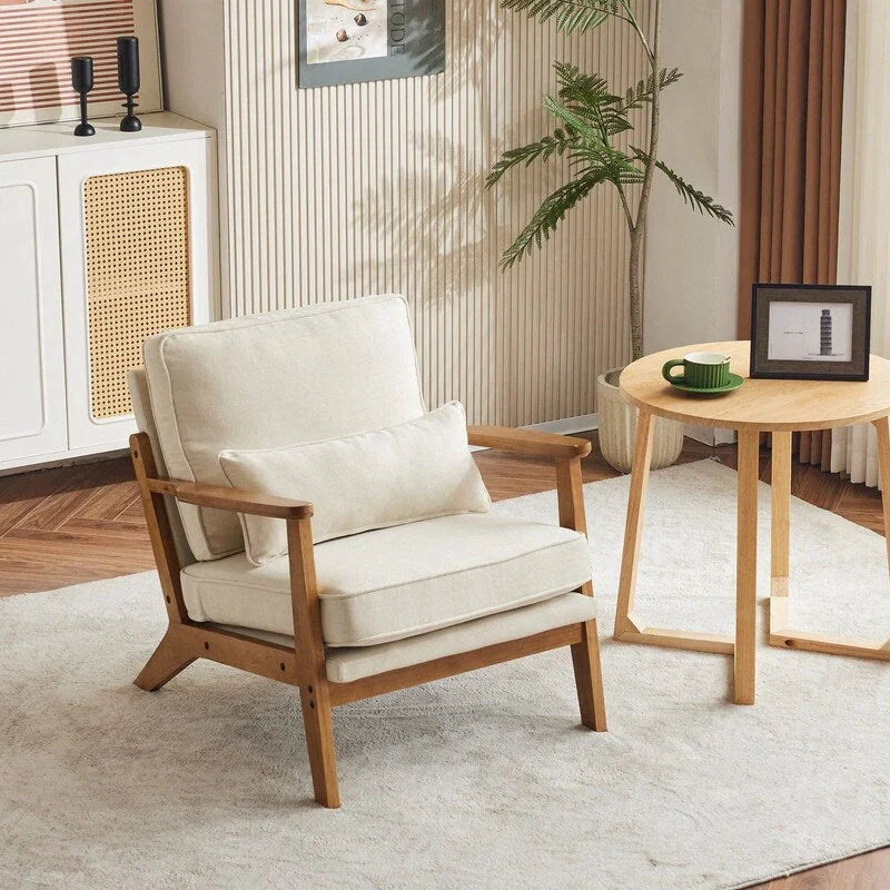 Poltrona d'accento rivestita in misto lino con gambe in legno e un cuscino, beige