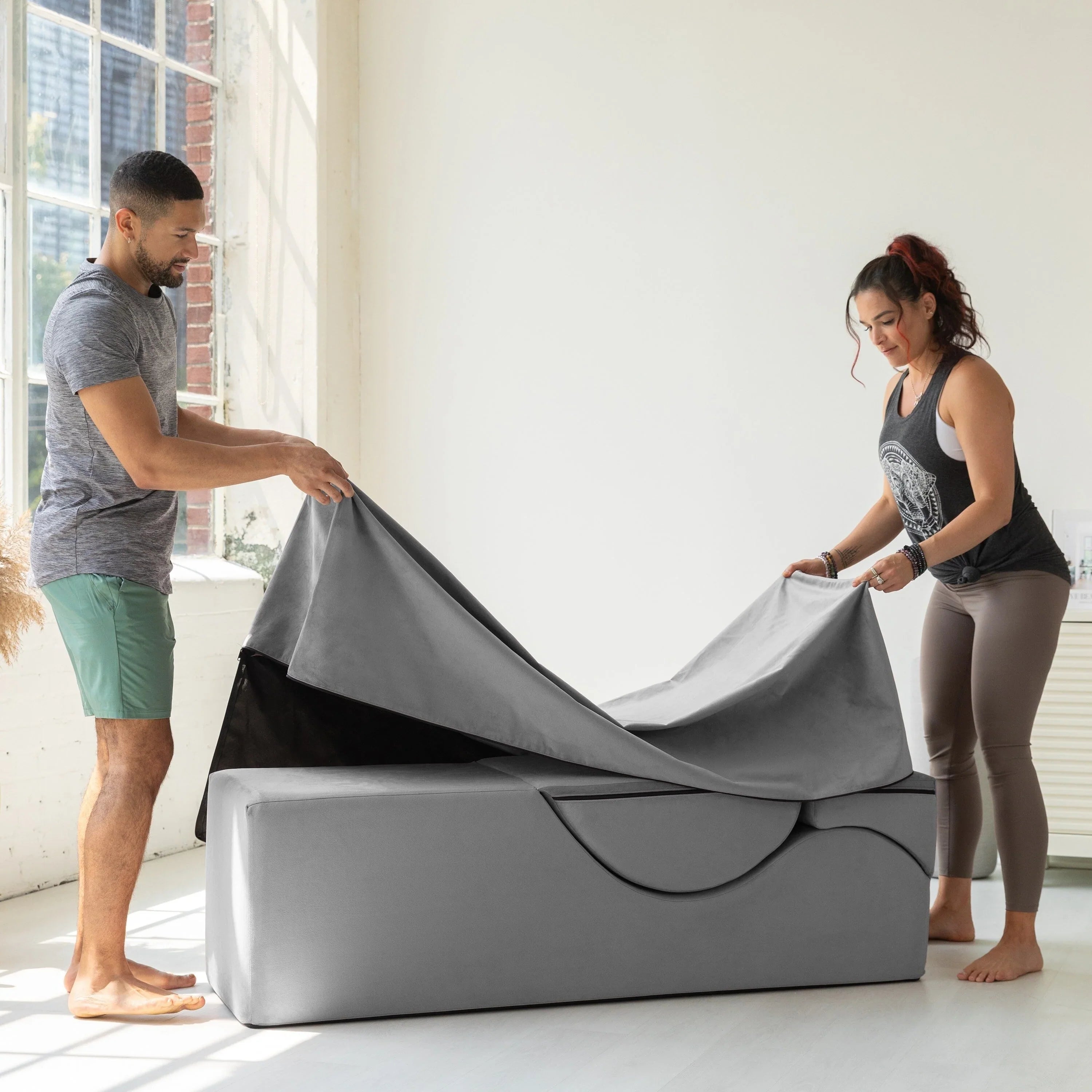 Avana Kami Chaise convertibile / Yoga e Massaggio - Pouf 2 in 1 con sedia a sdraio yoga pieghevole a scomparsa, Microvelvet - N/D