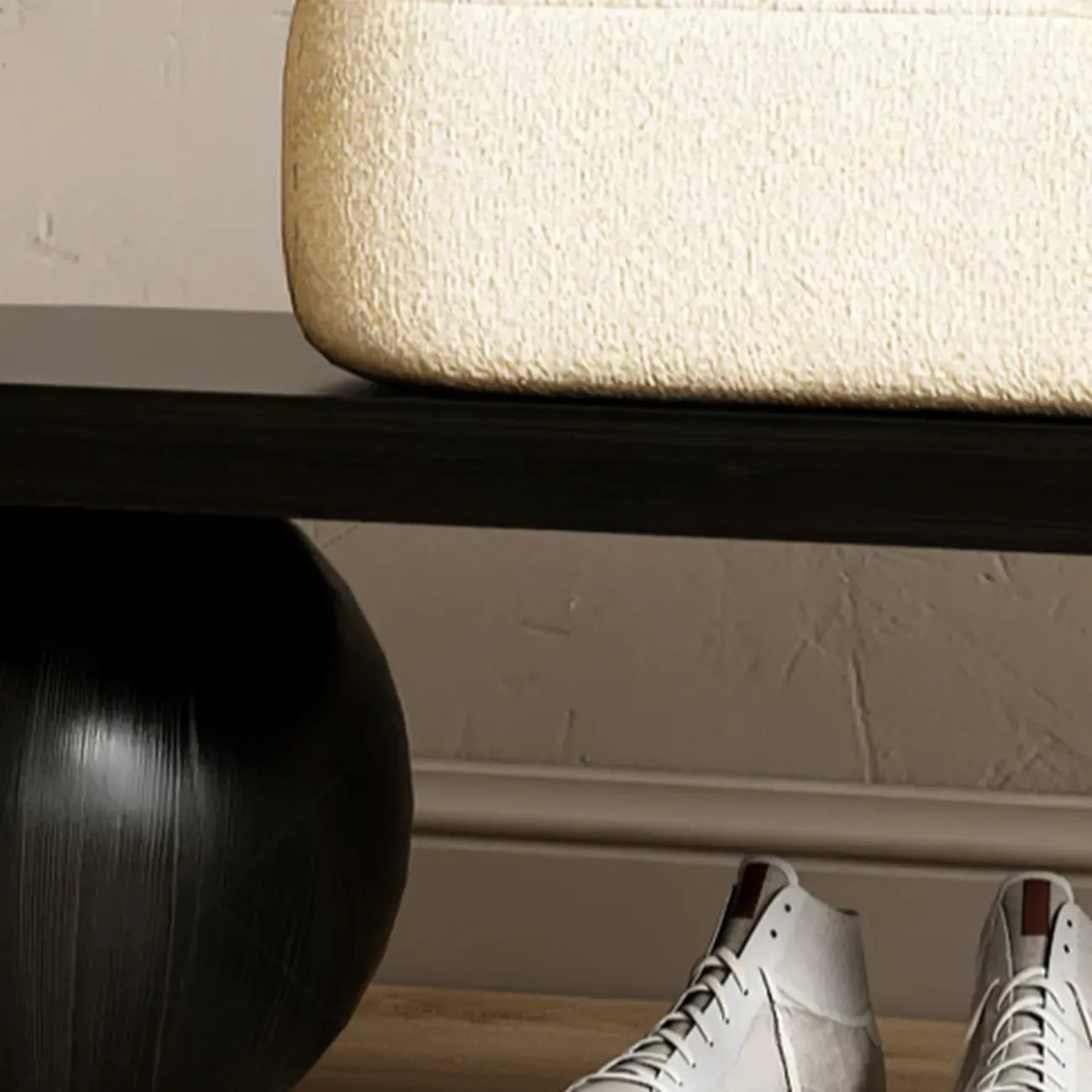 Panca bassa moderna in legno imbottita beige