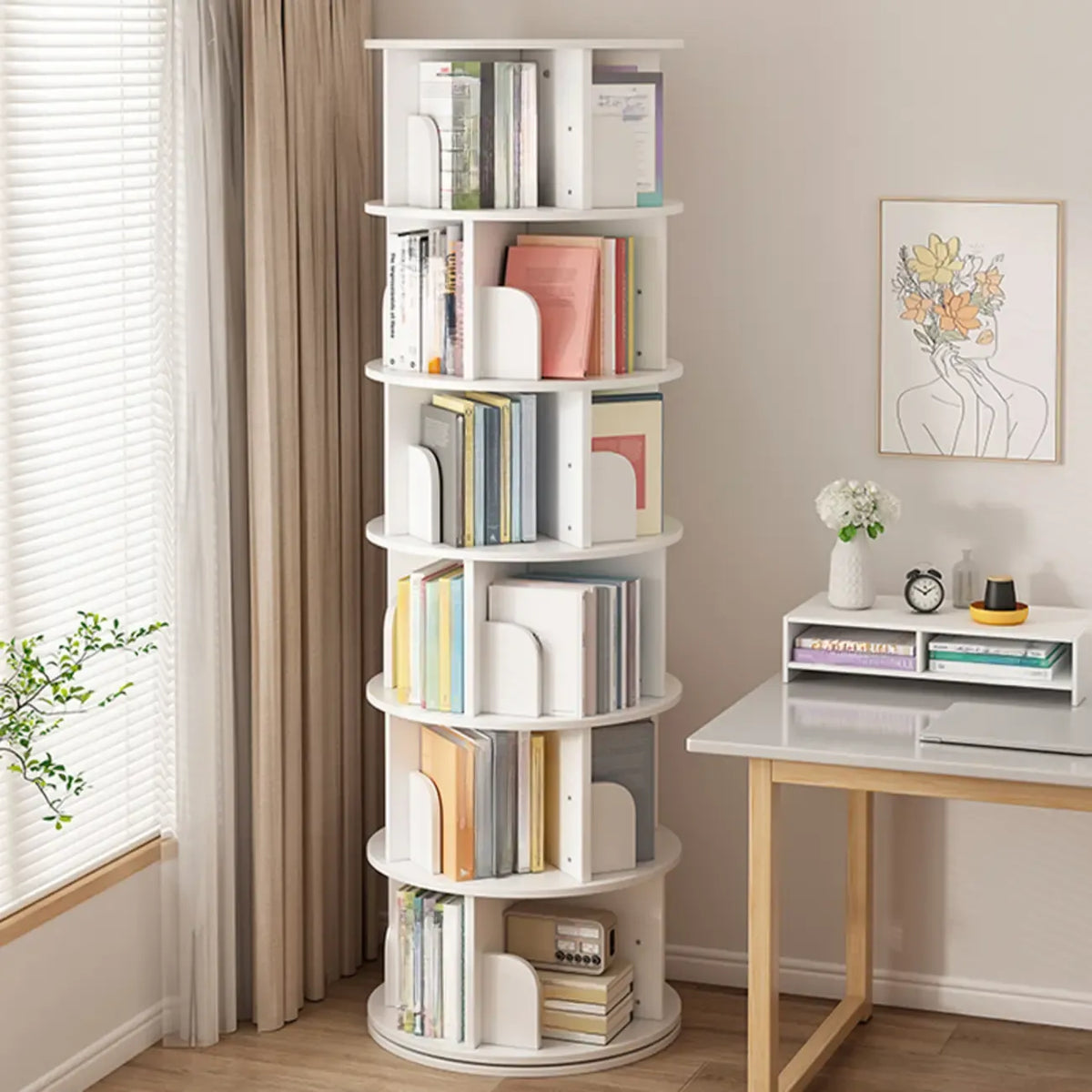 Libreria girevole cilindrica in legno marrone con schienale aperto