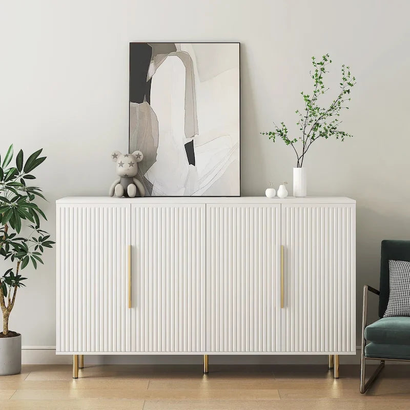 Credenza a buffet con ante decorative scanalate, Credenza in legno con maniglie in metallo, Mobile contenitore con ripiani regolabili