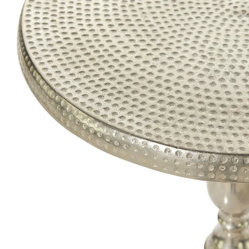 Tavolino d'accento piccolo in alluminio tornito con piano martellato e gambe a voluta - Argento - Roche River Decor - 15L x 15P x 22A