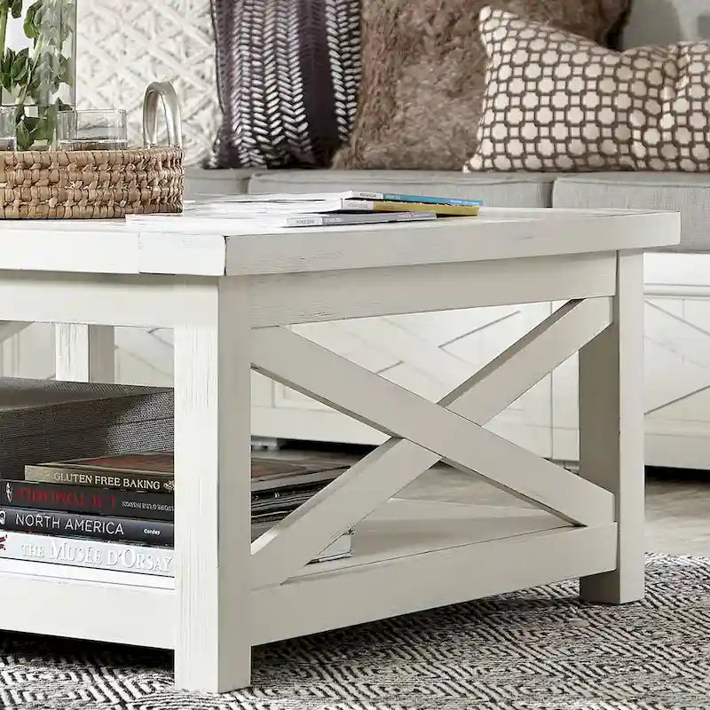 Tavolino da caffè Seaside Lodge con finitura invecchiata biancastra di Homestyles