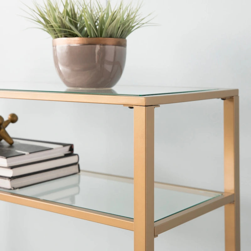 Consolle SEI Furniture con ripiano e vetro temperato, finitura in metallo oro opaco