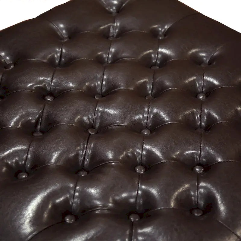 Tavolino poggiapiedi Cairona con ripiano in similpelle tufted bi-cast da 34 pollici