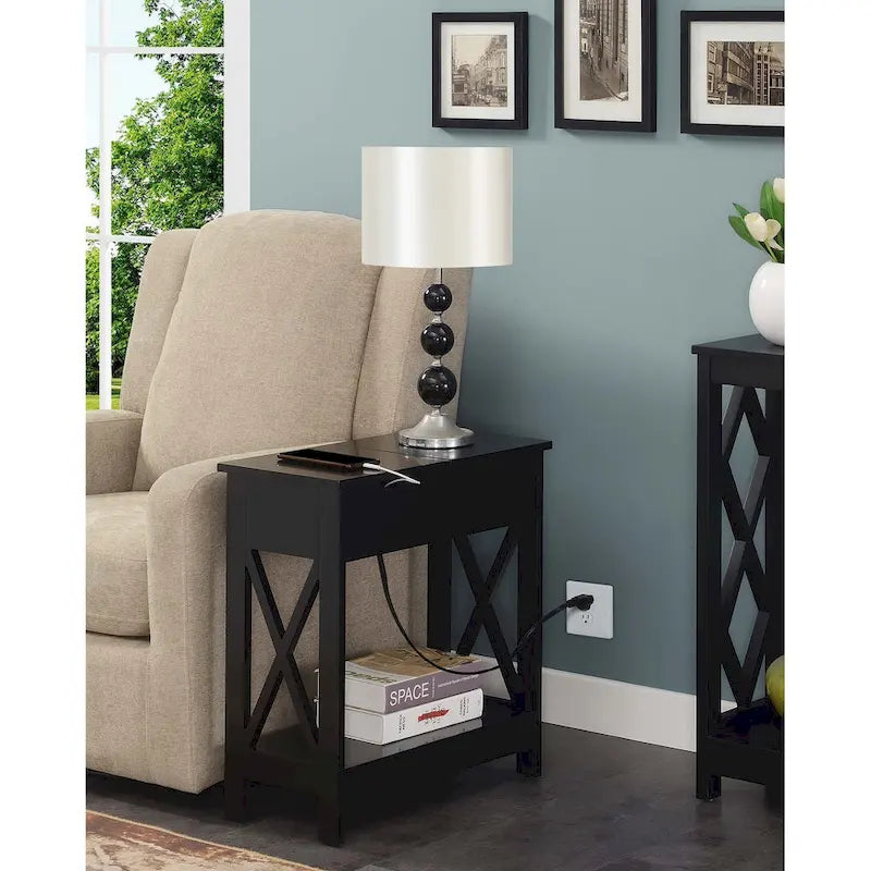 Tavolino Oxford Flip Top di Convenience Concepts con Stazione di Ricarica e Ripiano