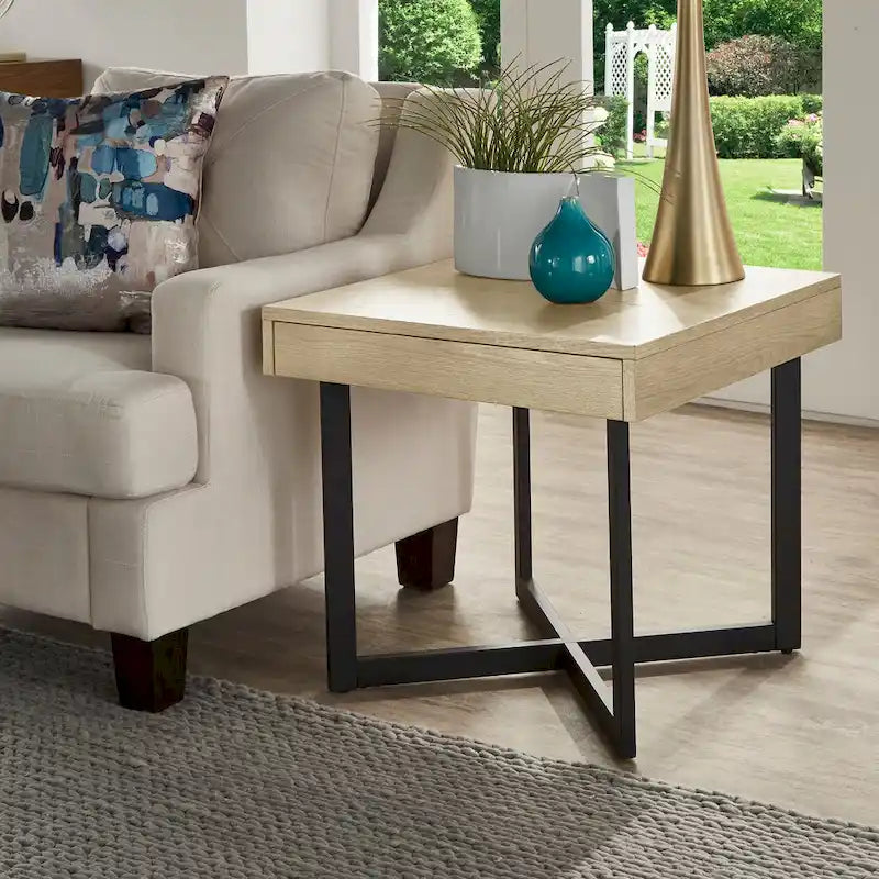 Tavolino finale in legno Eldersley con un cassetto di iNSPIRE Q Modern