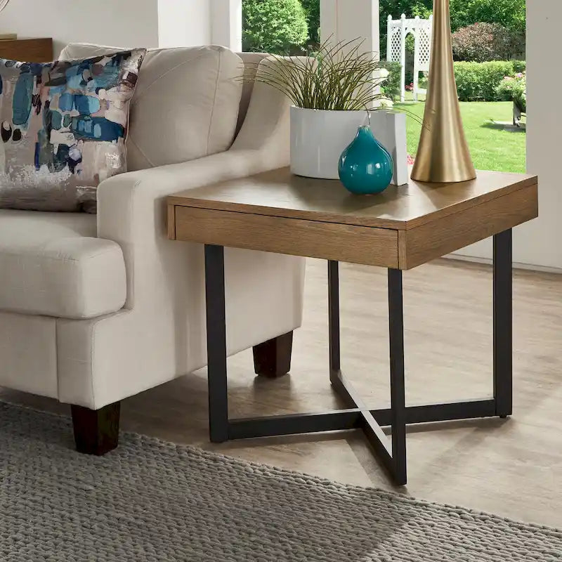 Tavolino finale in legno Eldersley con un cassetto di iNSPIRE Q Modern