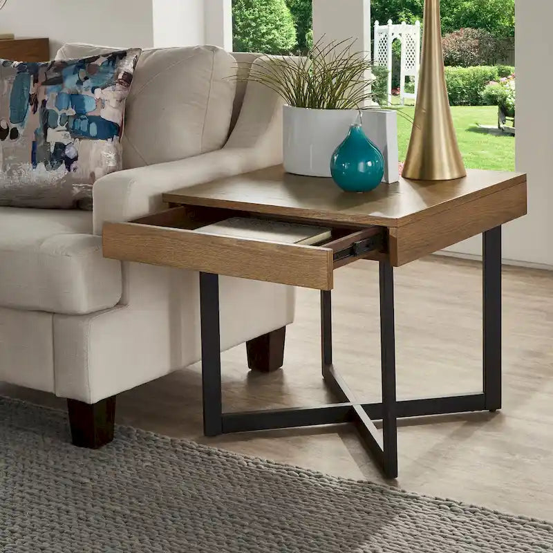 Tavolino finale in legno Eldersley con un cassetto di iNSPIRE Q Modern