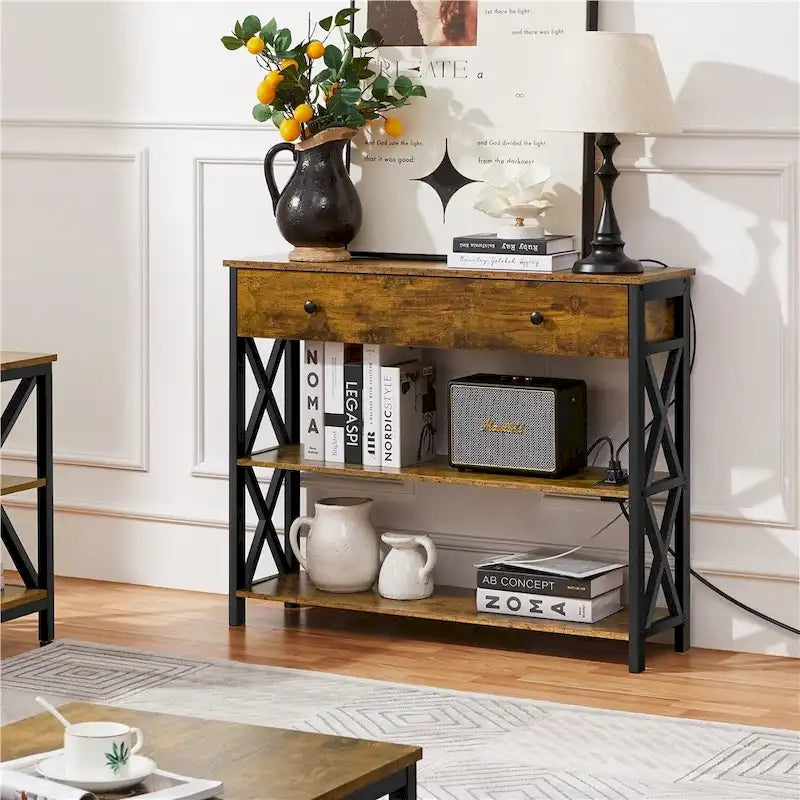 Yaheetech Tavolo Consolle Vintage in Legno con Presa di Corrente, Tavolo da Divano con 1 Cassetto e 2 Ripiani Aperti