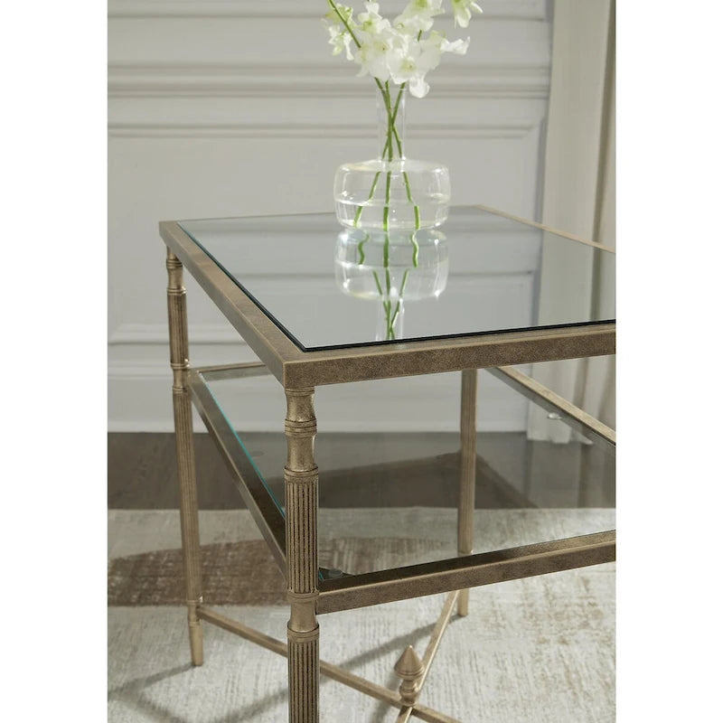 Signature Design by Ashley Cloverty, Tavolino finale dorato - 25.75 L x 18 P x 26 H