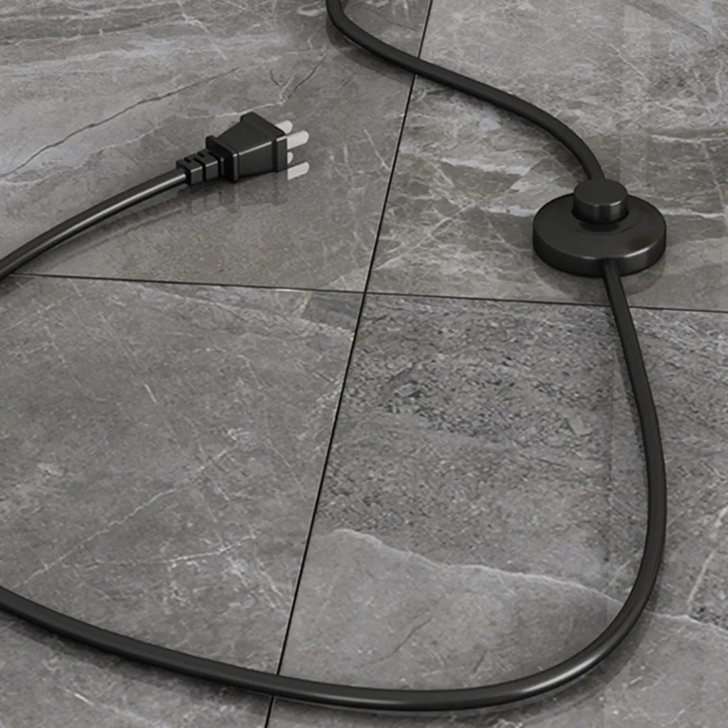 Lampada da terra contemporanea in metallo affusolato con paralume in tessuto