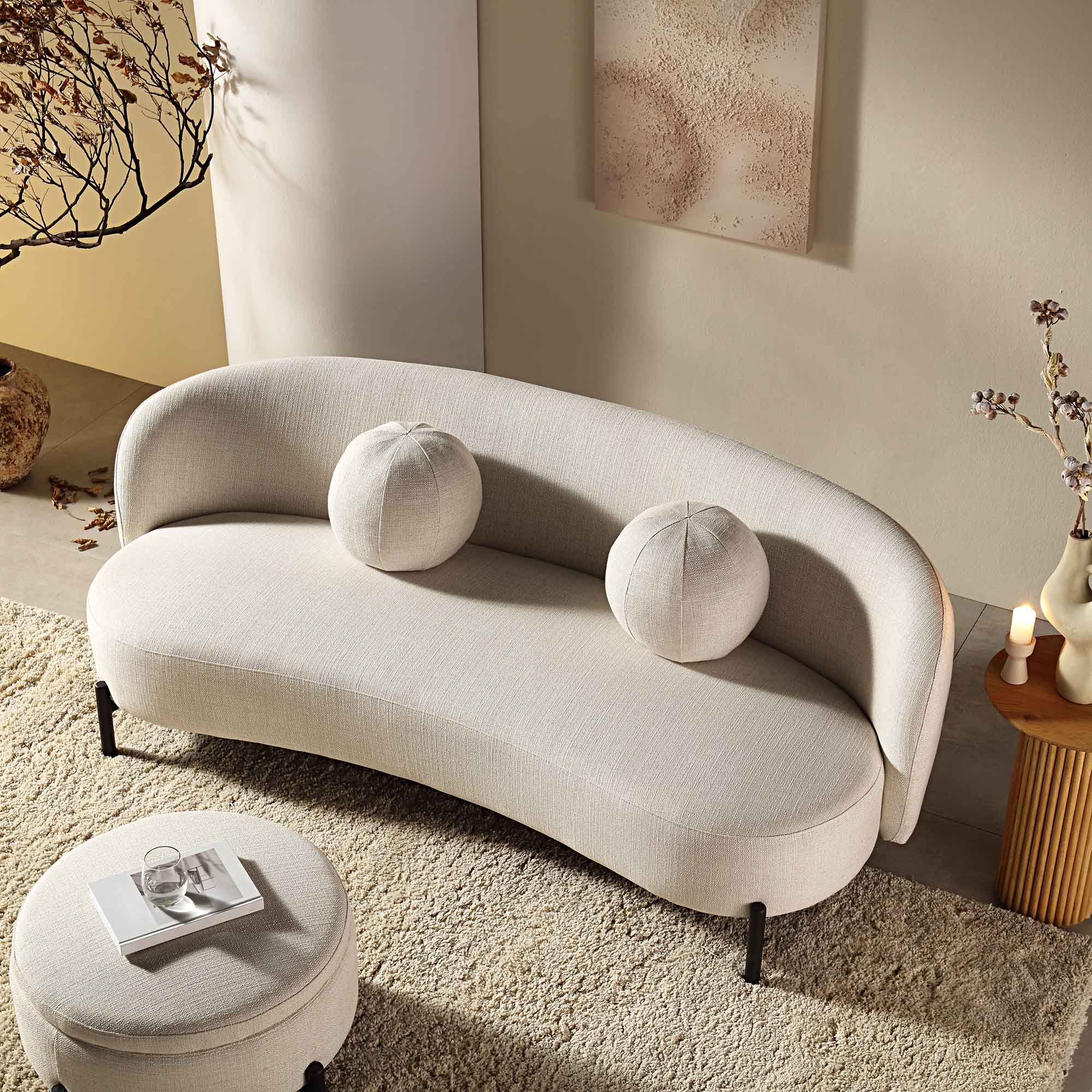 Divano curvo a 3 posti con cuscini a sfera, misto lino beige