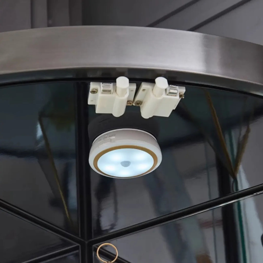 Mobile Bar Angolare con Scaffali Multipli in Vetro e Metallo per Esposizione