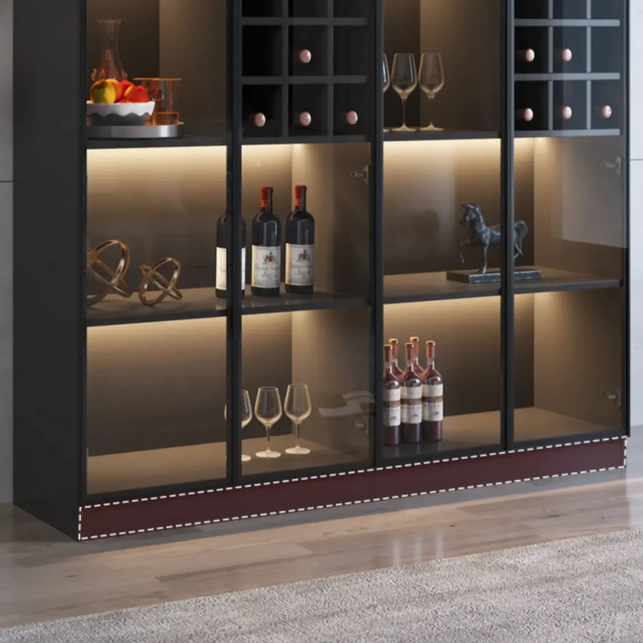 Mobile portabottiglie minimalista in legno nero con anta in vetro