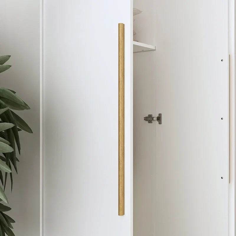Armadio moderno freestanding in legno massiccio con ripiani