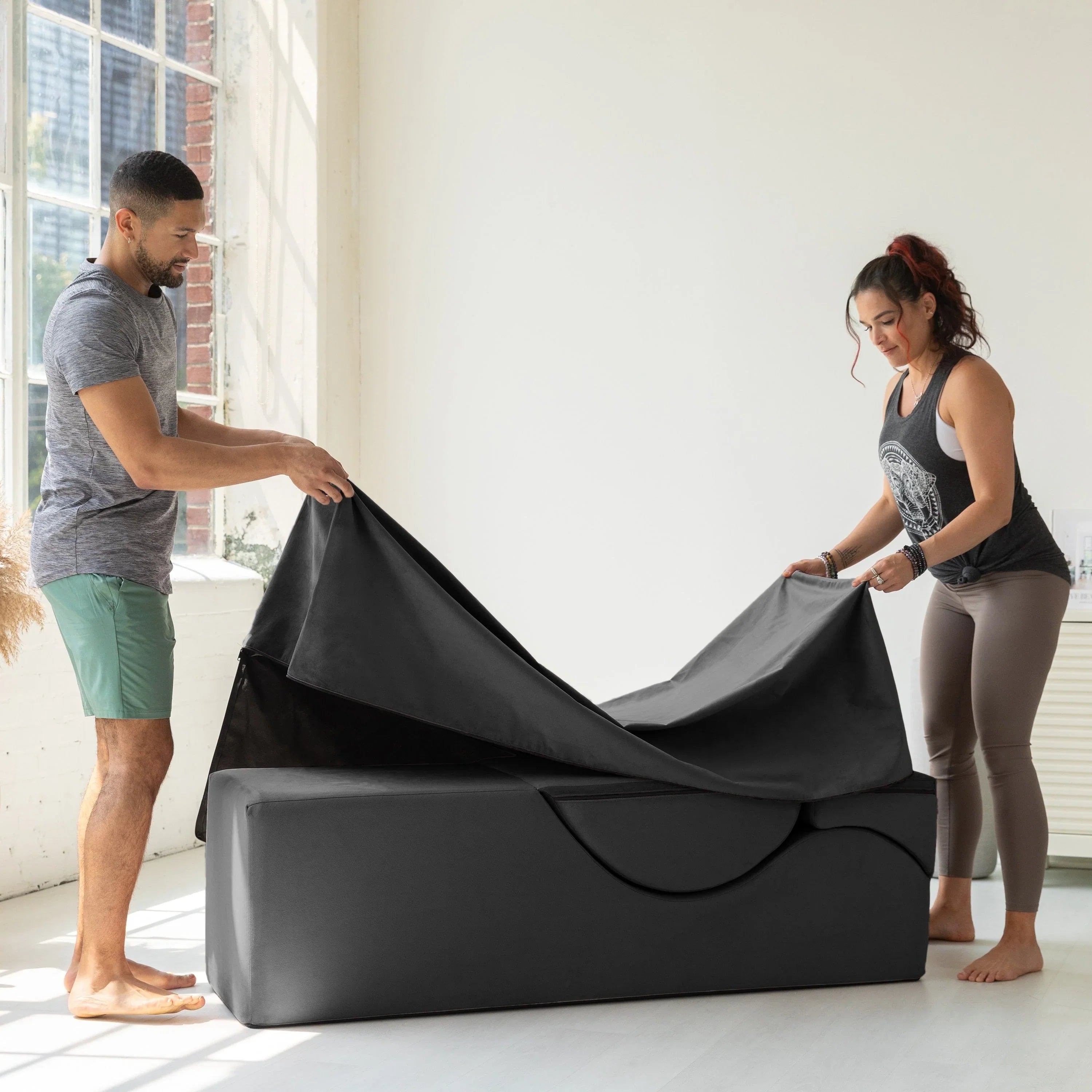 Avana Kami Chaise convertibile / Yoga e Massaggio - Pouf 2 in 1 con sedia a sdraio yoga pieghevole a scomparsa, Microvelvet - N/D