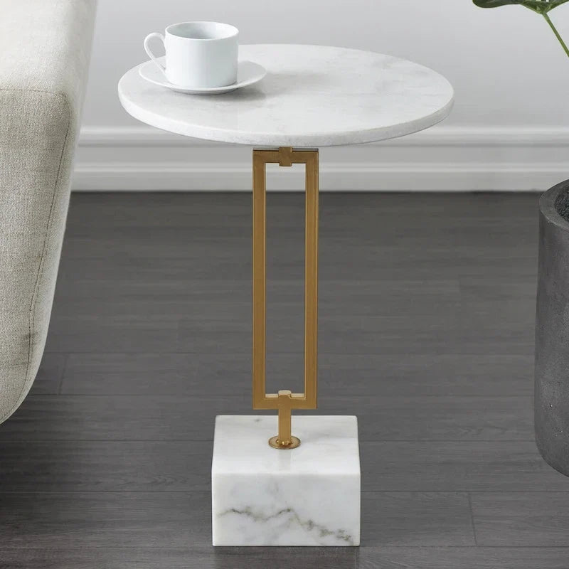 Tavolino d'appoggio/laterale geometrico in marmo con base rettangolare in metallo dorato - Bianco