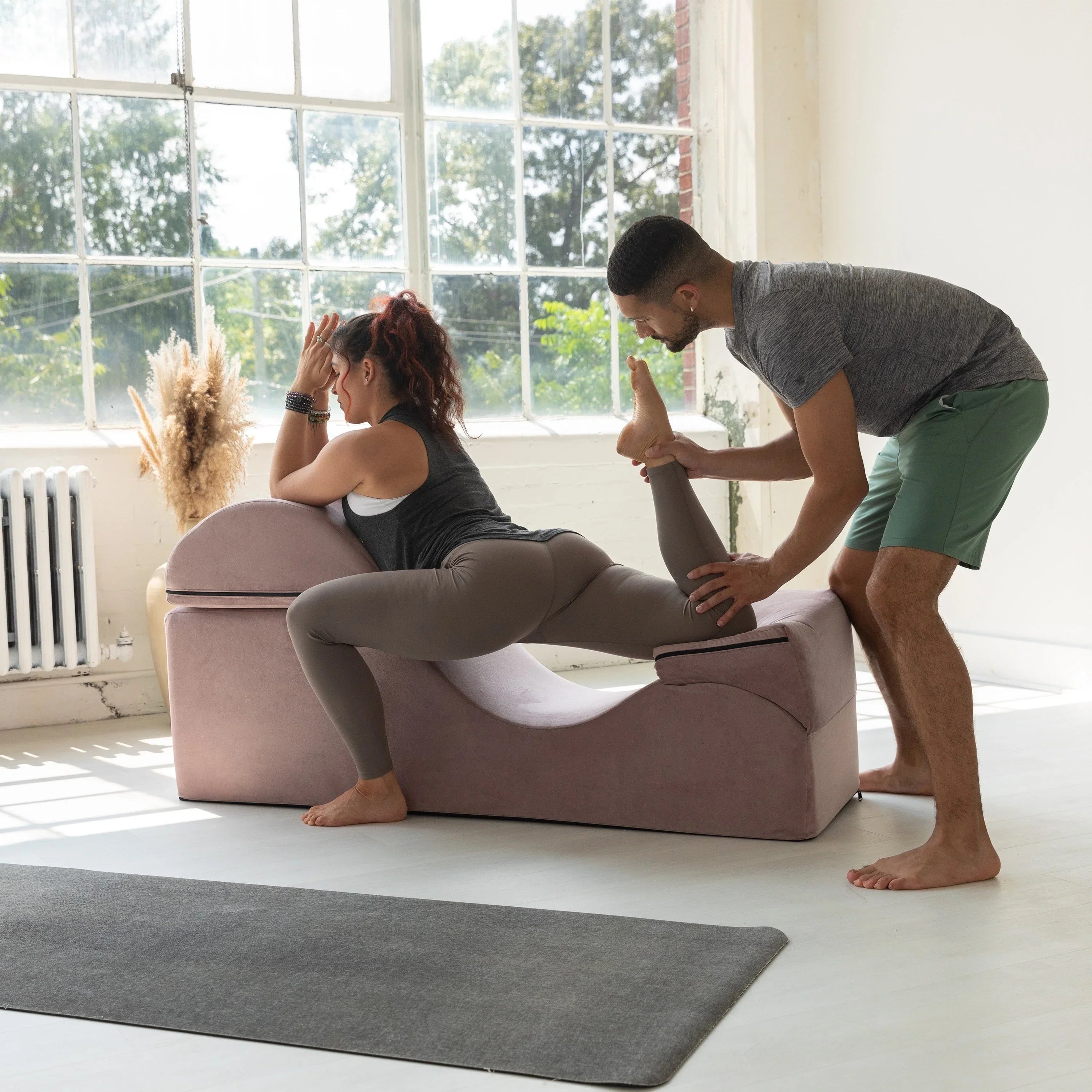 Avana Kami Chaise convertibile / Yoga e Massaggio - Pouf 2 in 1 con sedia a sdraio yoga pieghevole a scomparsa, Microvelvet - N/D